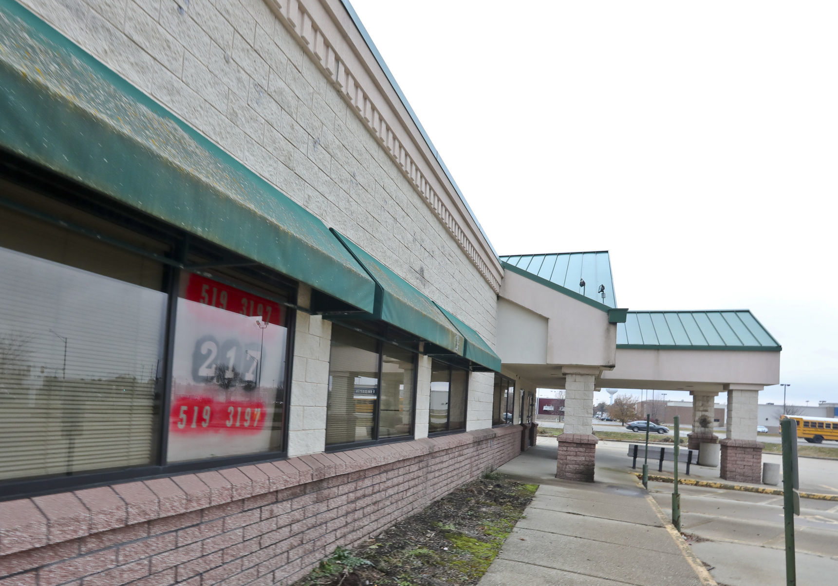 Hometown Buffet, 994 U.S. 51, Forsyth